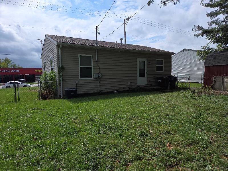 2365 E Dorothy Property Photo 2
