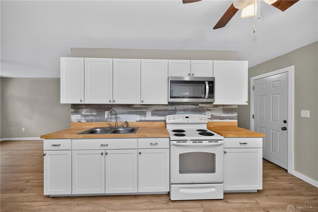 6240 Carmin Property Photo 8