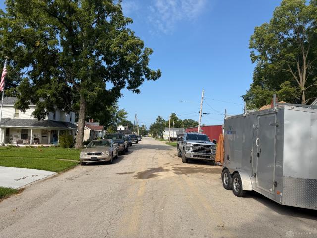 27 E Poplar Property Photo 4