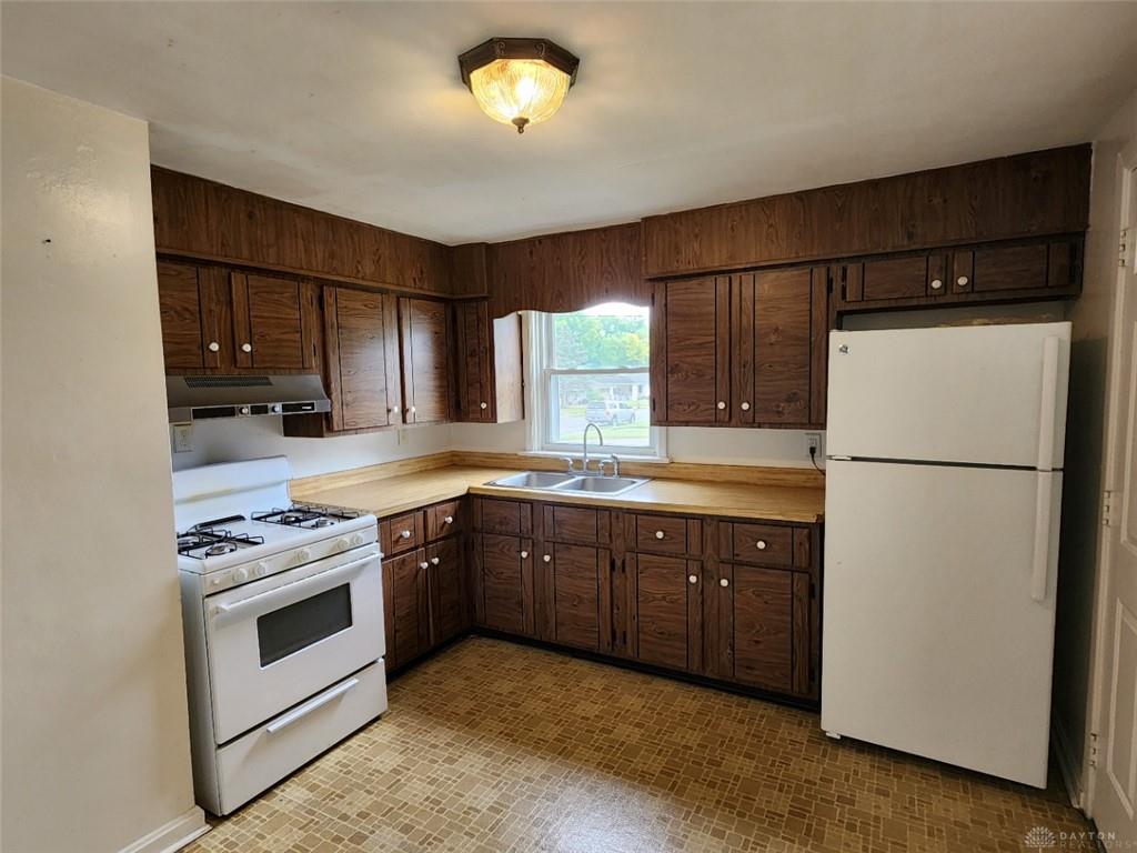 699 Smith Property Photo 4
