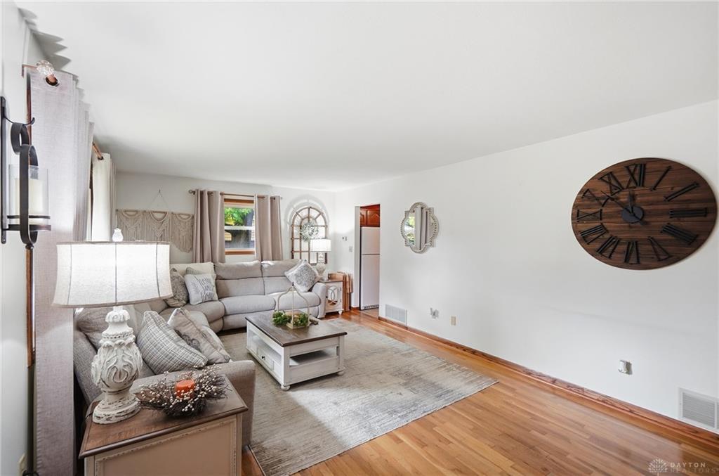 4749 Archmore Property Photo 6