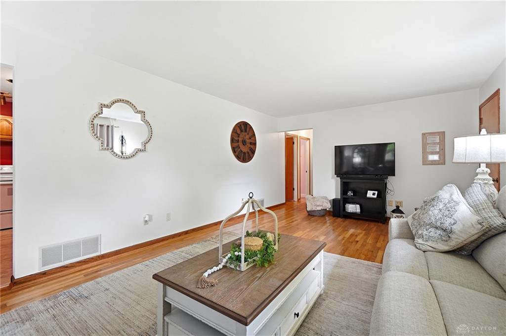 4749 Archmore Property Photo 7