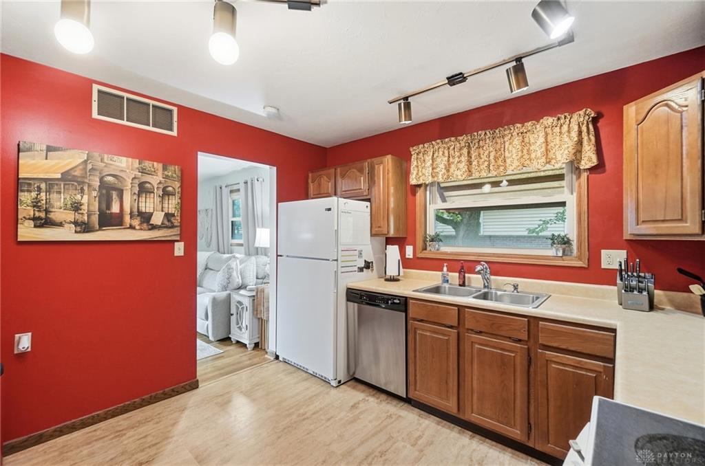 4749 Archmore Property Photo 8