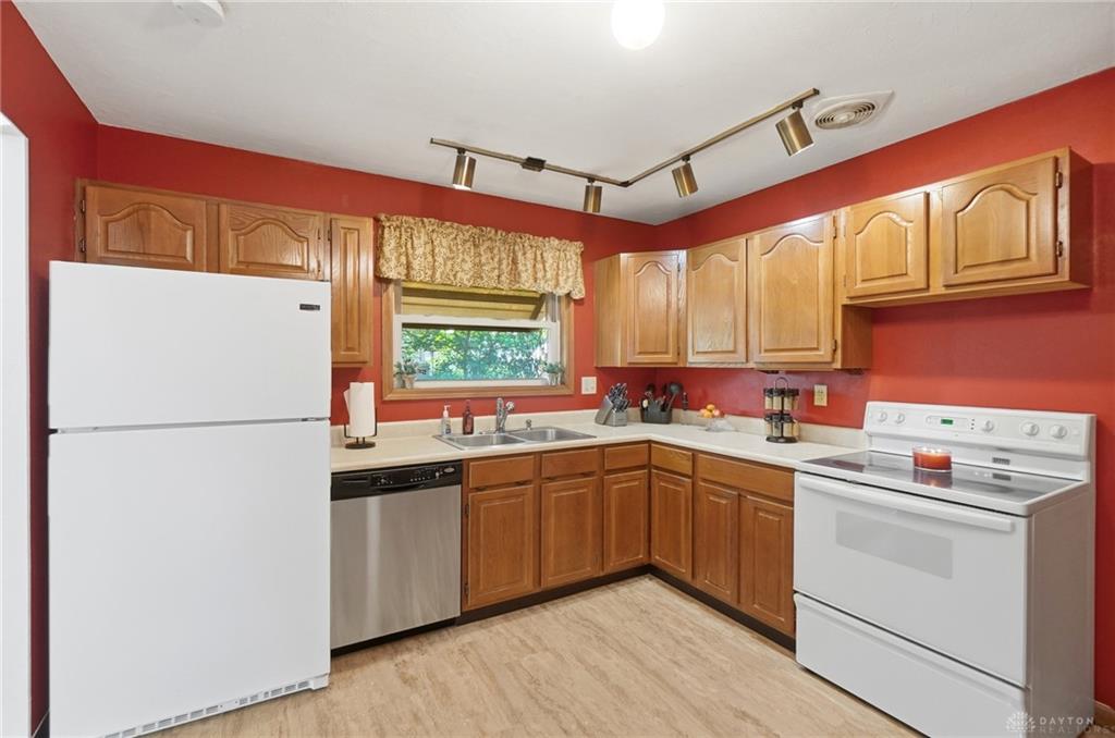 4749 Archmore Property Photo 11