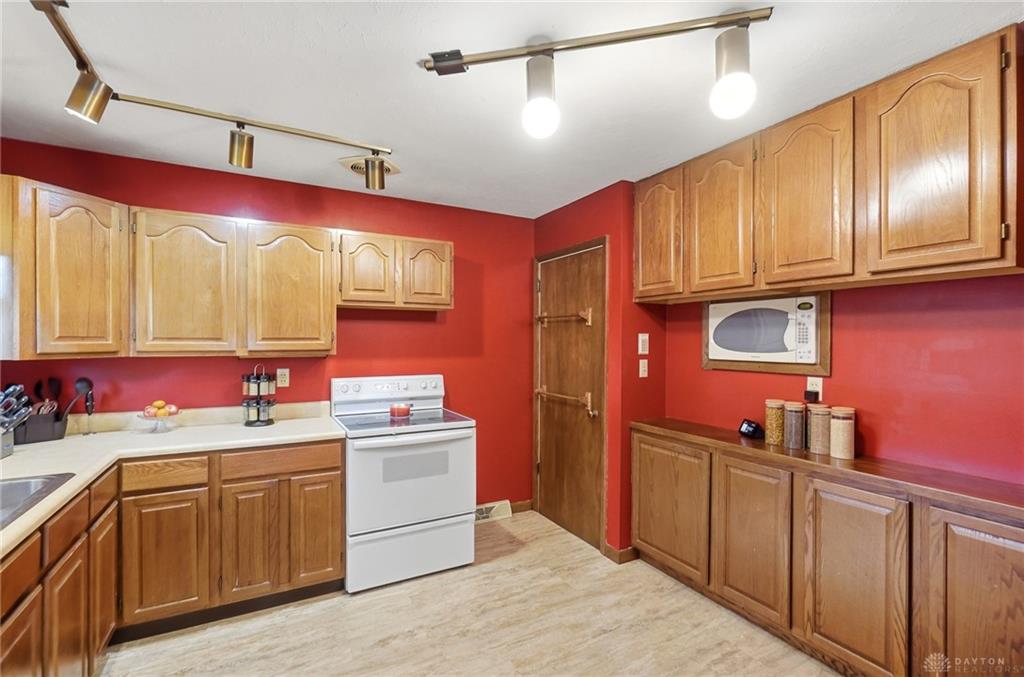 4749 Archmore Property Photo 12
