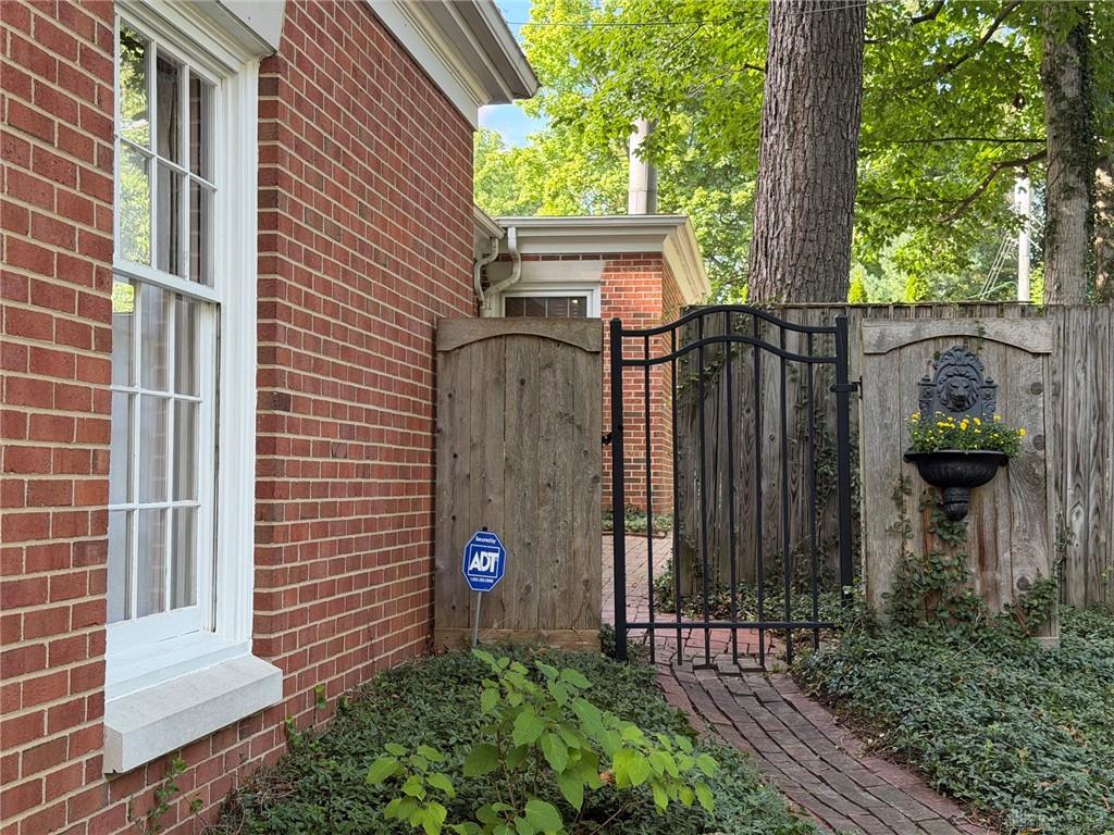 1150 Westridge Property Photo 3
