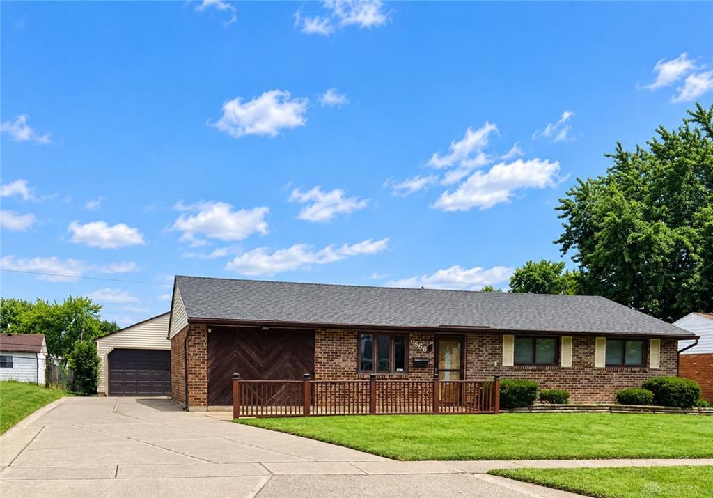 6566 Highbury Property Photo 1