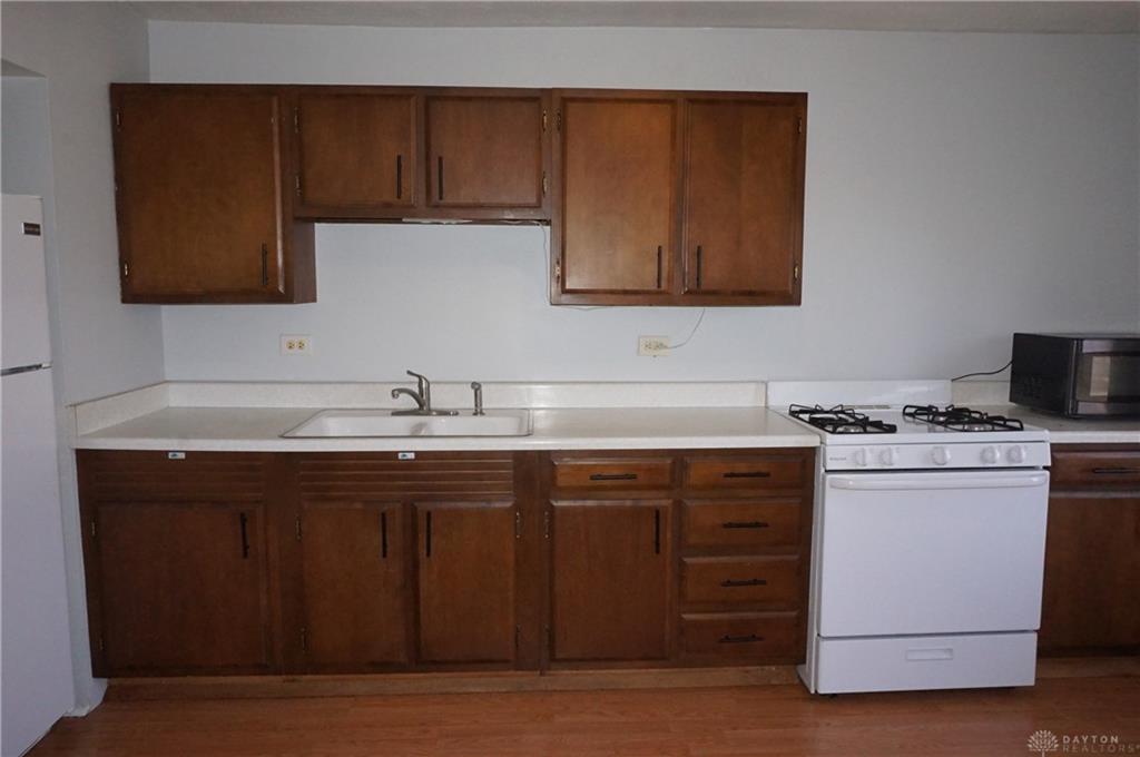2801 Kenview B Property Photo 5