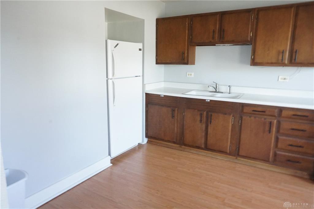 2801 Kenview B Property Photo 6