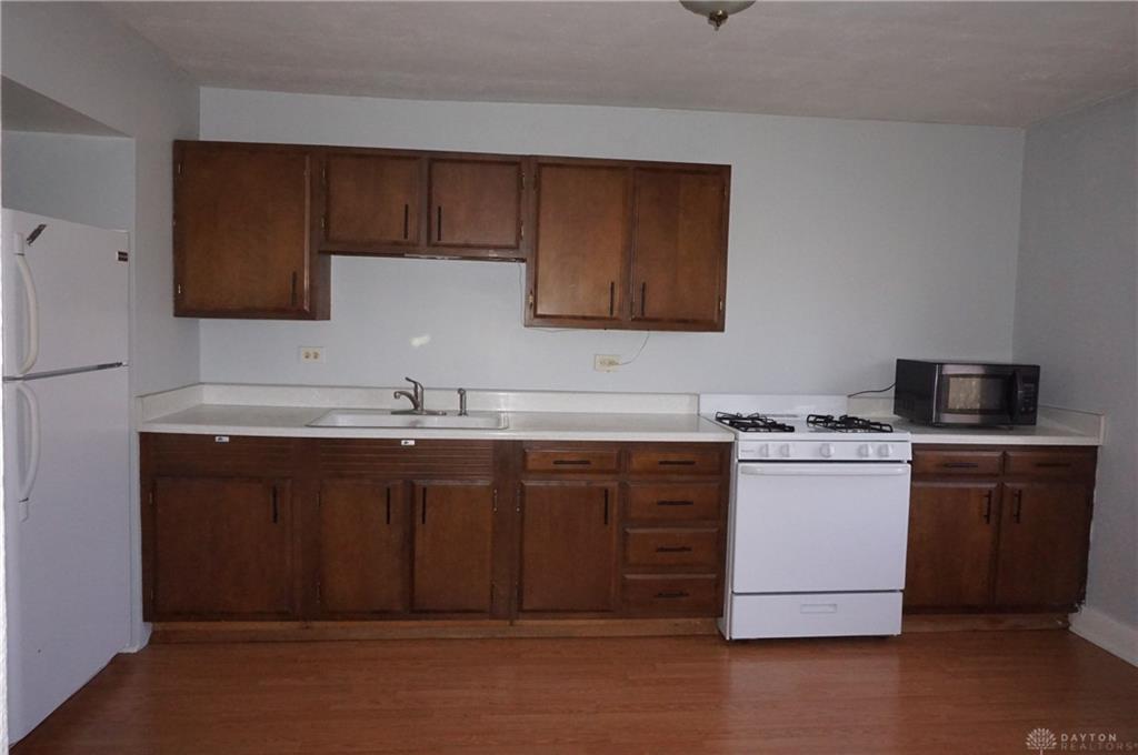 2801 Kenview B Property Photo 8
