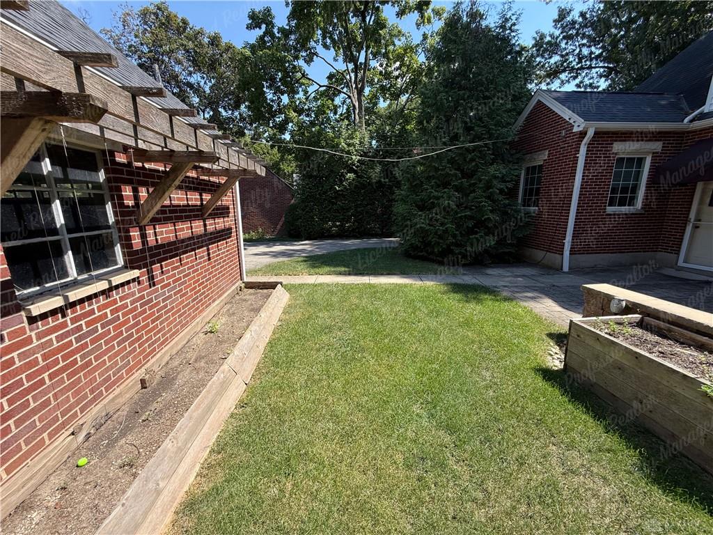 333 Thruston Property Photo 50
