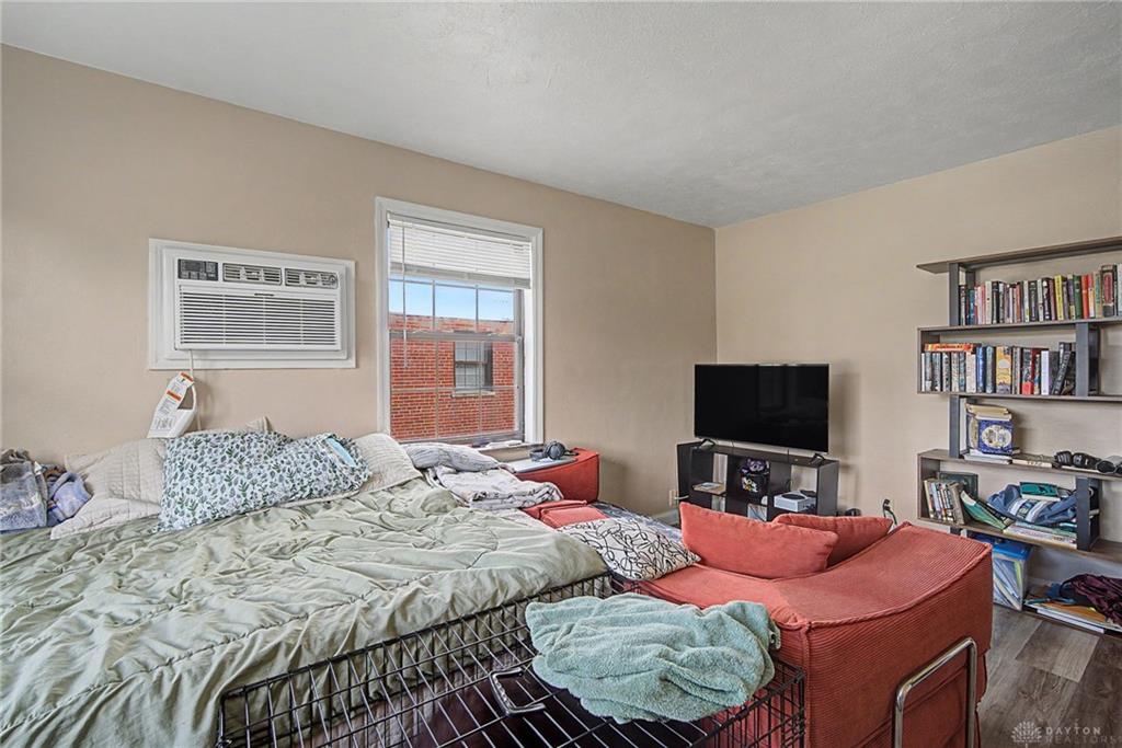 514 Wiltshire Property Photo 3