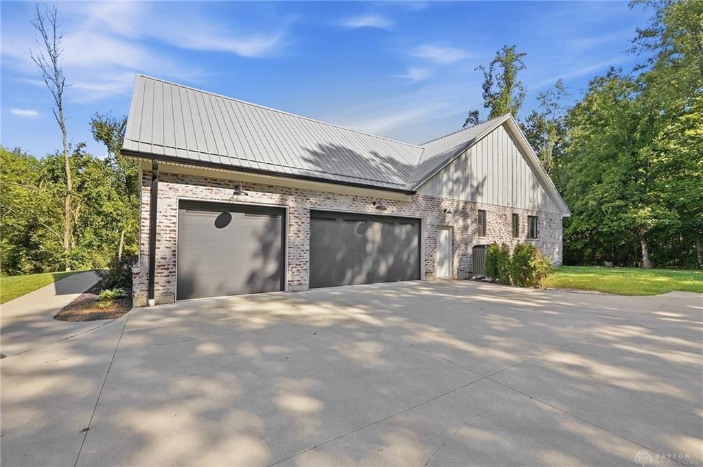 210 Blue Jay Property Photo 5