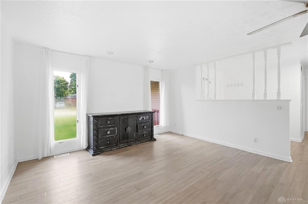 985 Saint Clair Property Photo 7