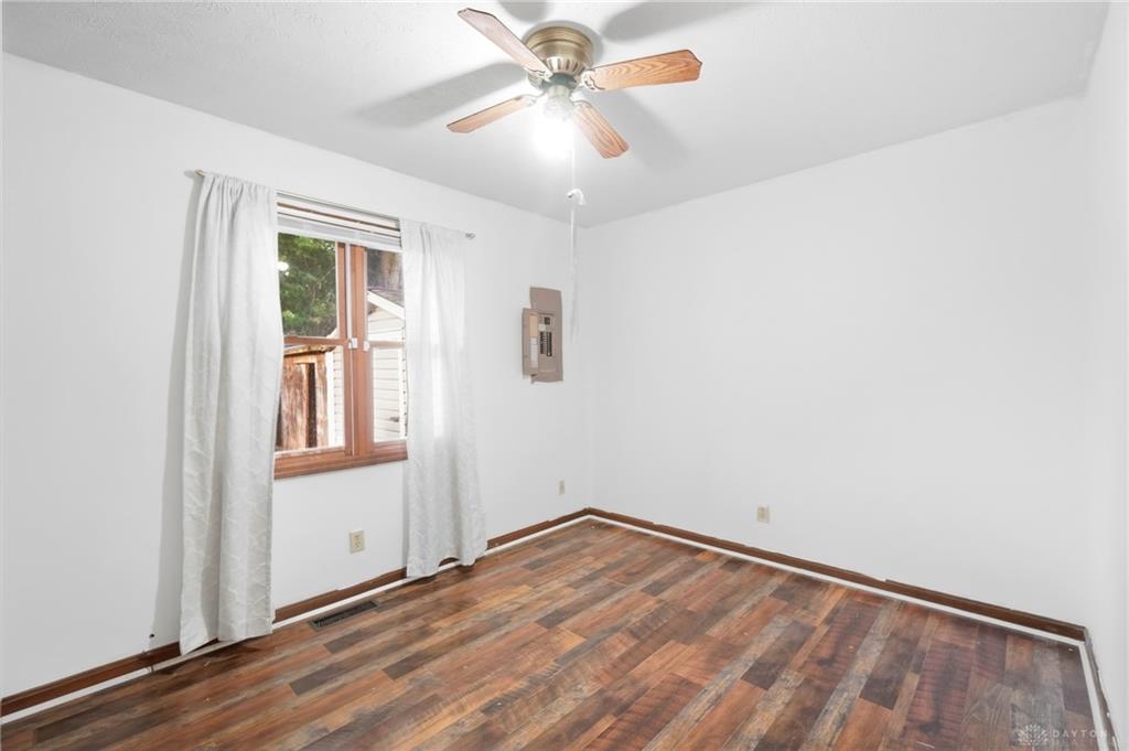 985 Saint Clair Property Photo 24