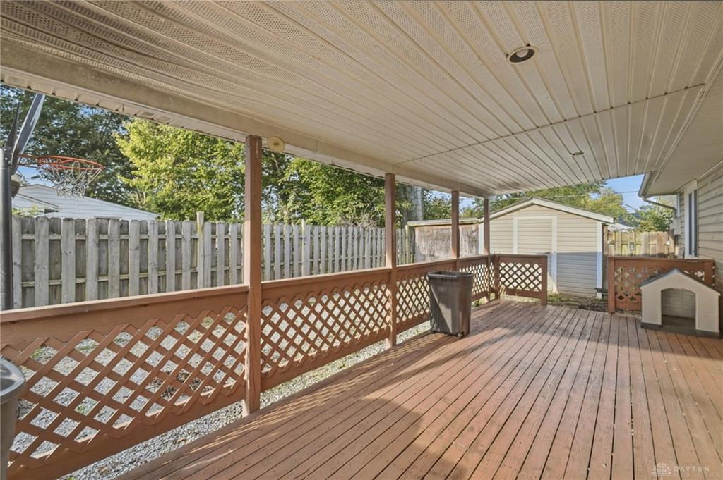 985 Saint Clair Property Photo 28