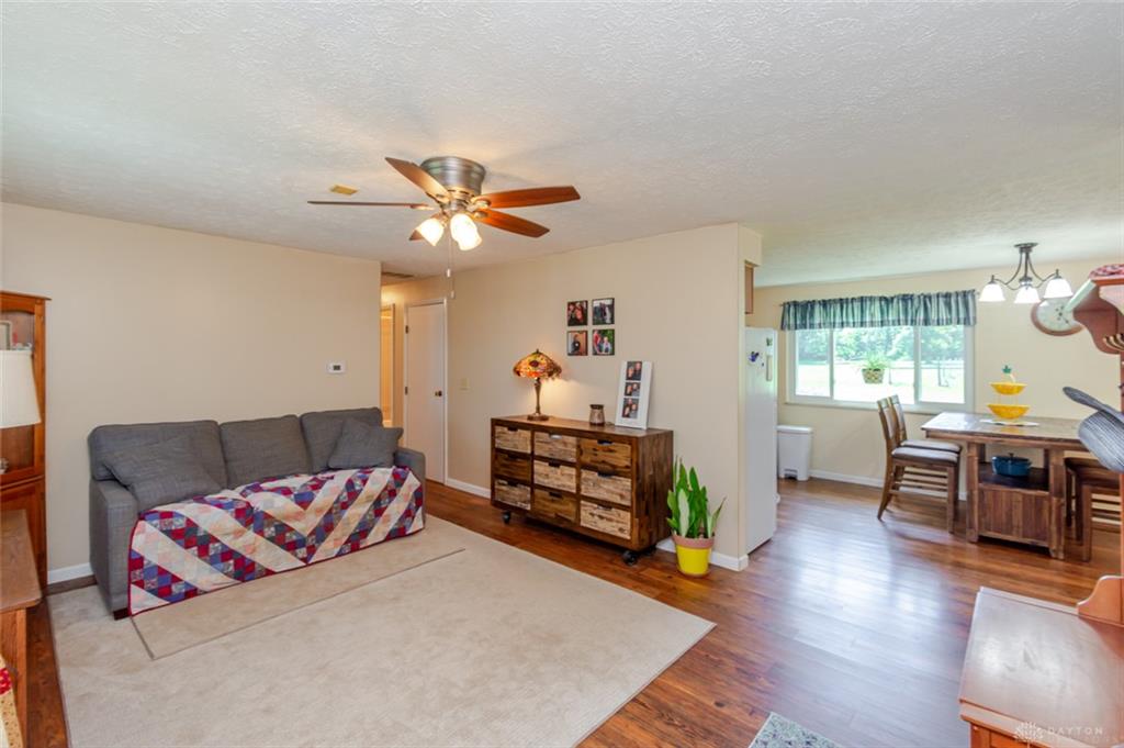 3370 Scheying Property Photo 4