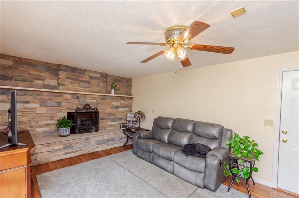 3370 Scheying Property Photo 8