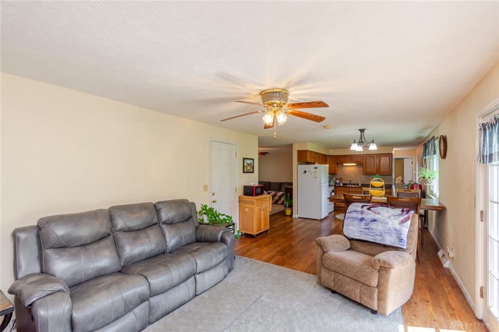 3370 Scheying Property Photo 9