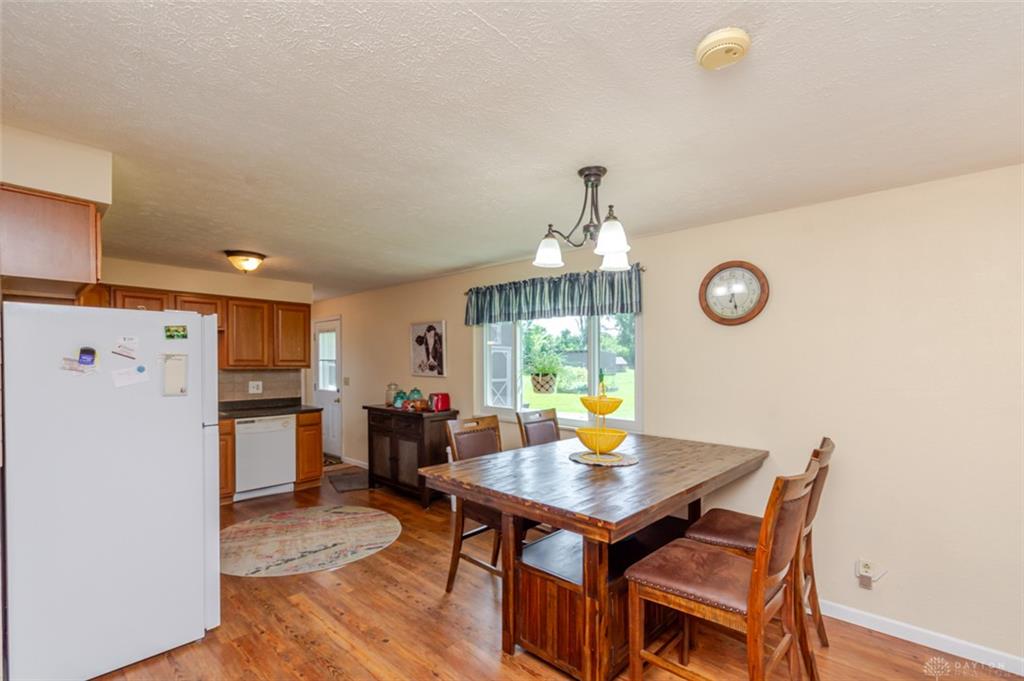 3370 Scheying Property Photo 10