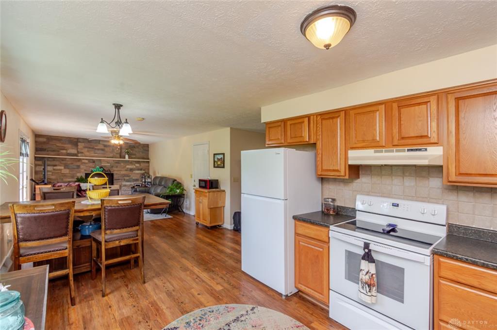 3370 Scheying Property Photo 13