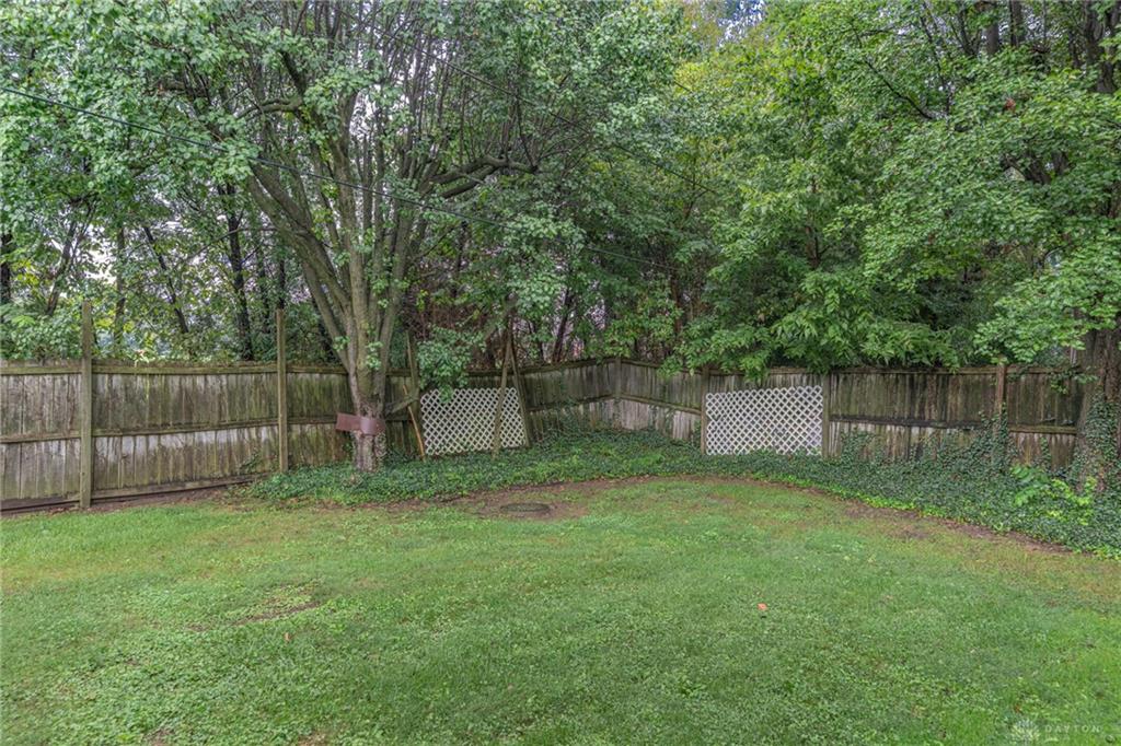 21 Lynn Rae Property Photo 25