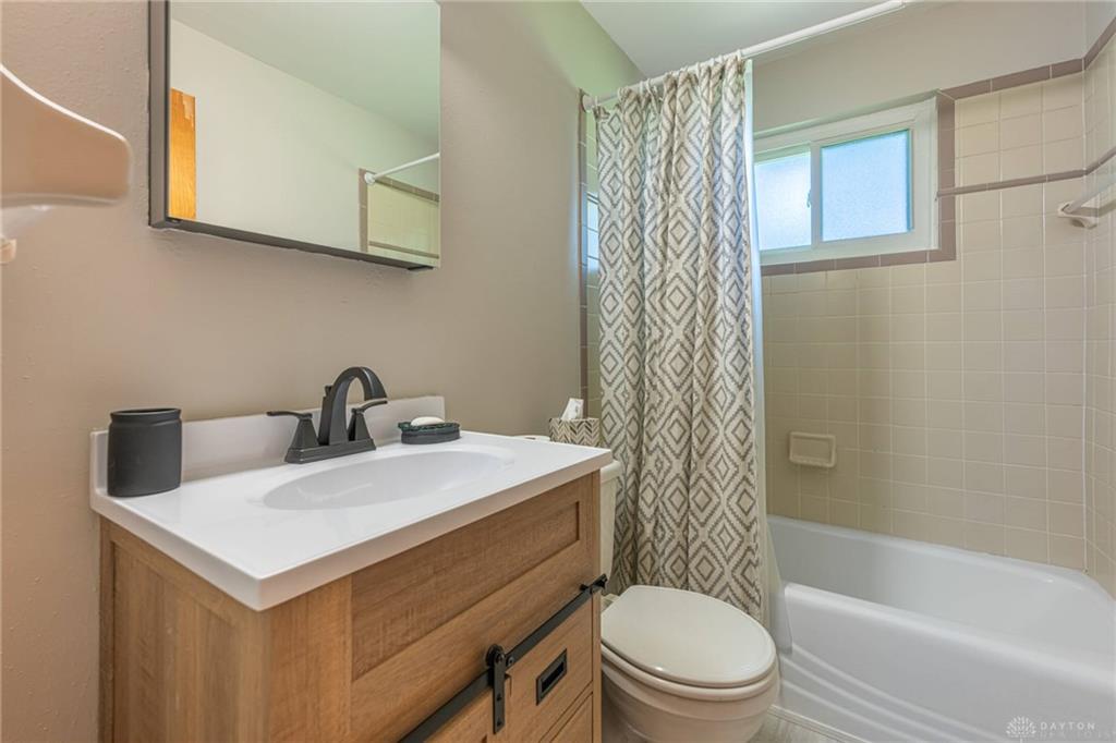 1663 Curlett Property Photo 10