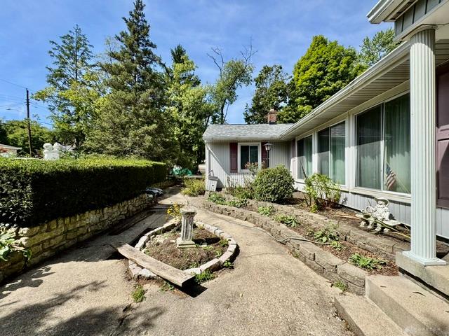 349 Heikes Property Photo 5