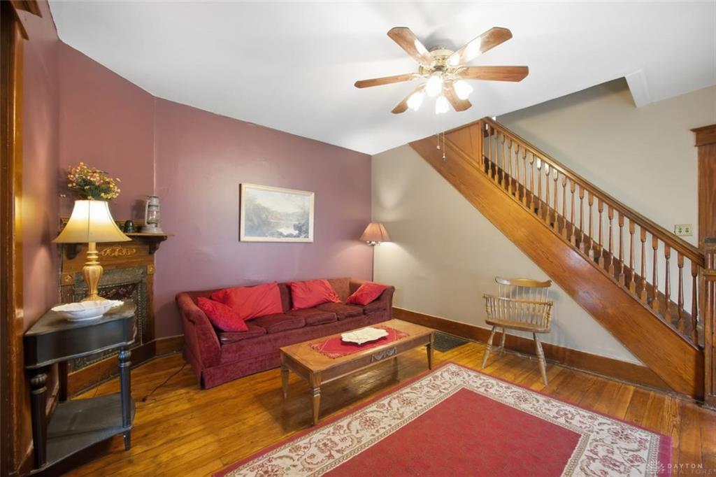 606 Oak Property Photo 3