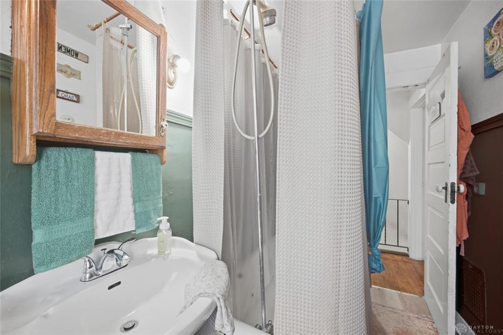 606 Oak Property Photo 12
