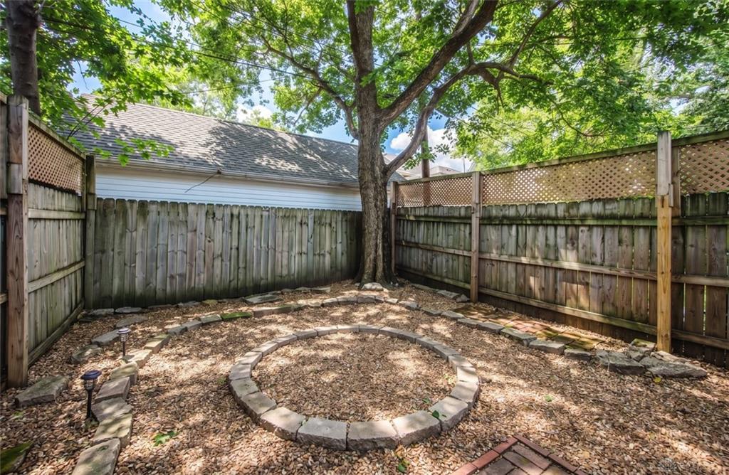 606 Oak Property Photo 22