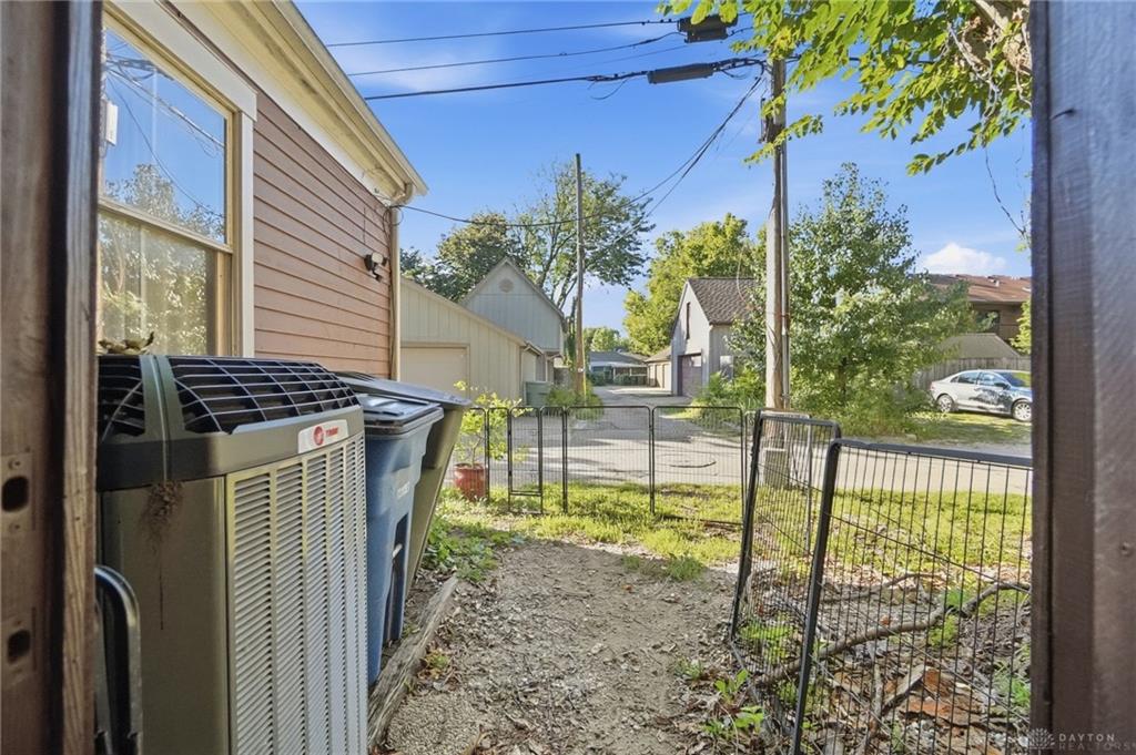 416 E 6th Property Photo 55