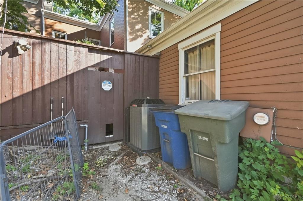 416 E 6th Property Photo 57
