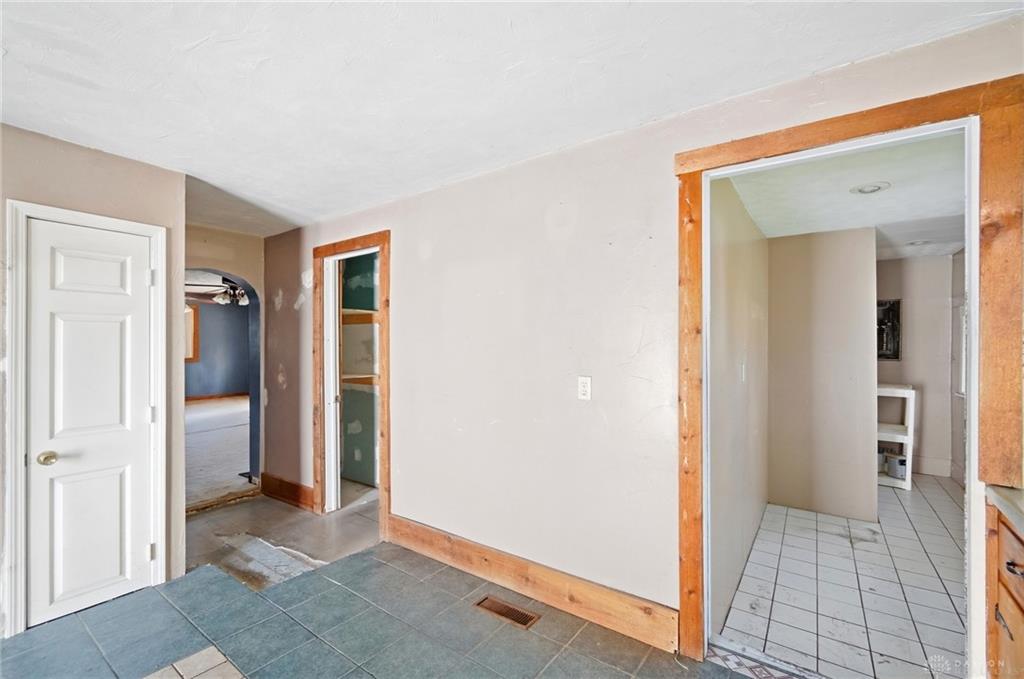 115 N State Property Photo 14