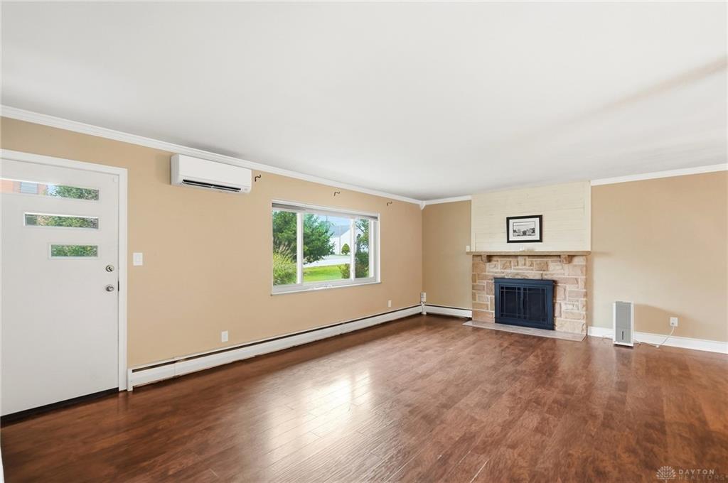 312 E Salem Property Photo 5