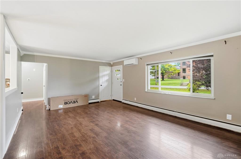312 E Salem Property Photo 6