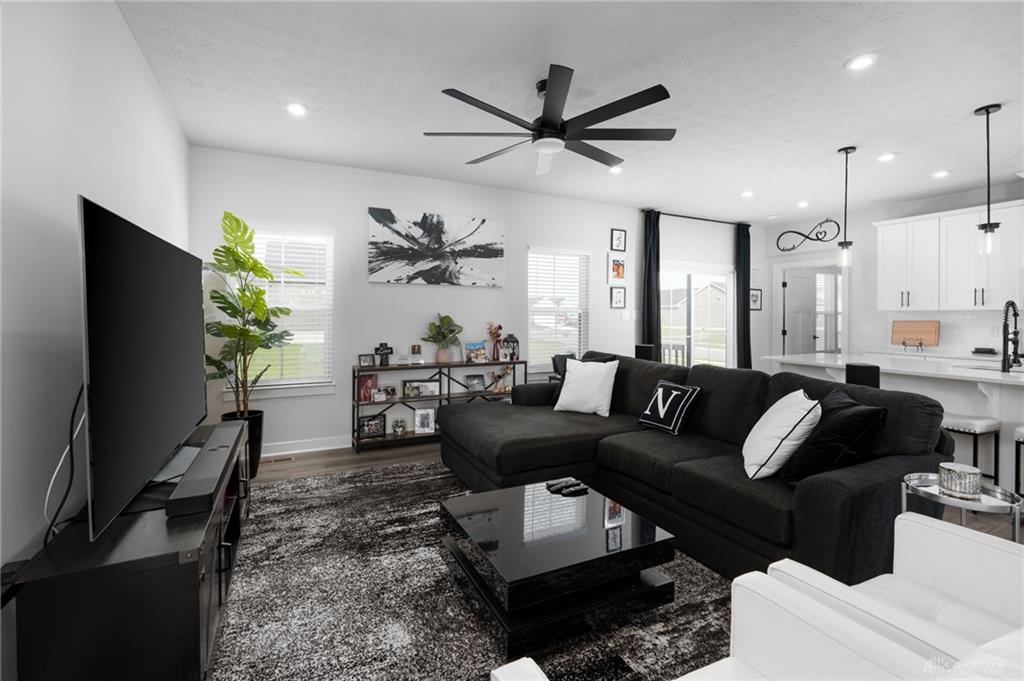 7371 Aldaron Property Photo 4