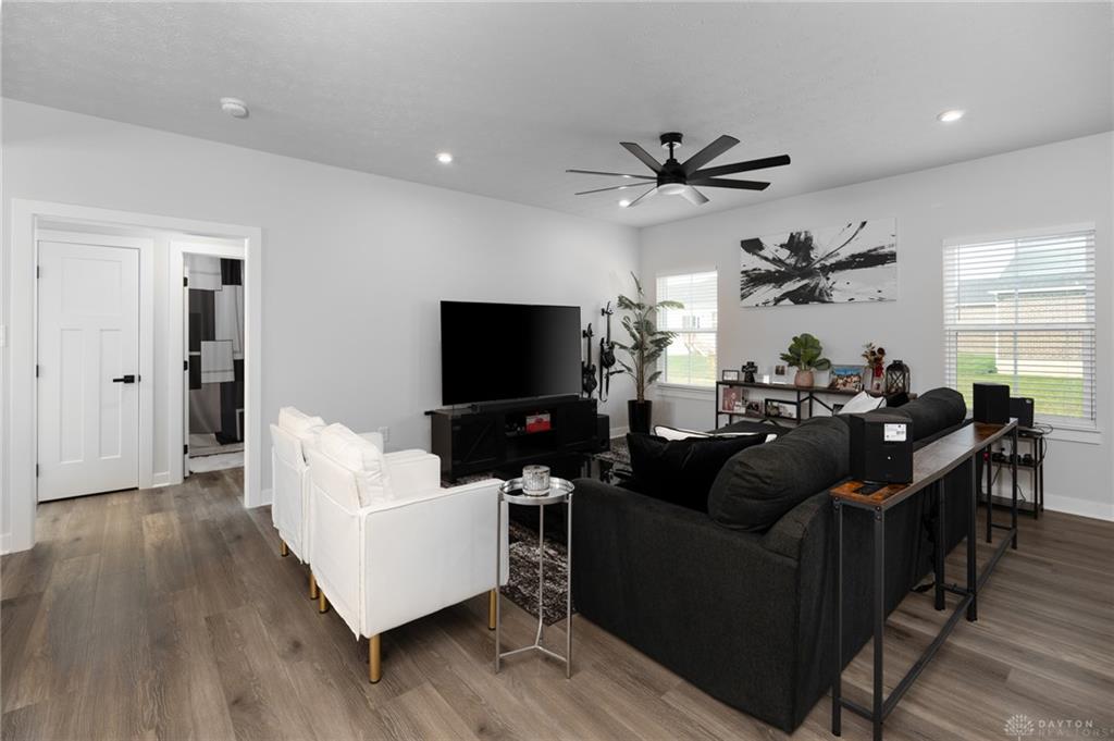 7371 Aldaron Property Photo 5