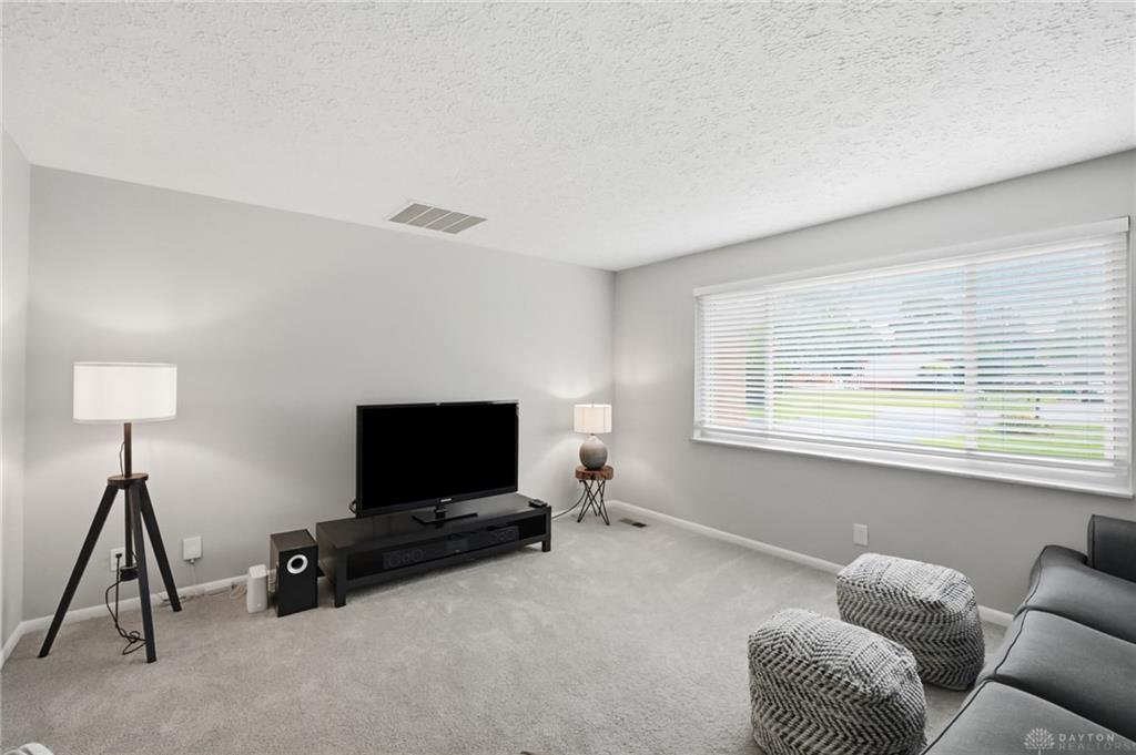 3977 Rexford Property Photo 8