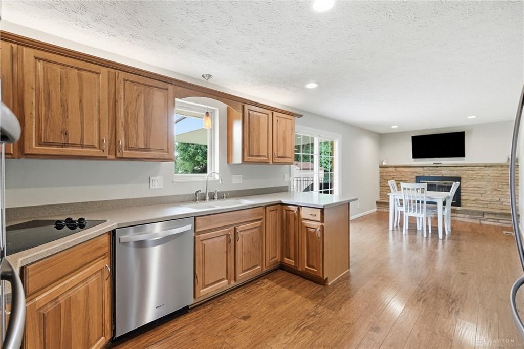 3977 Rexford Property Photo 14