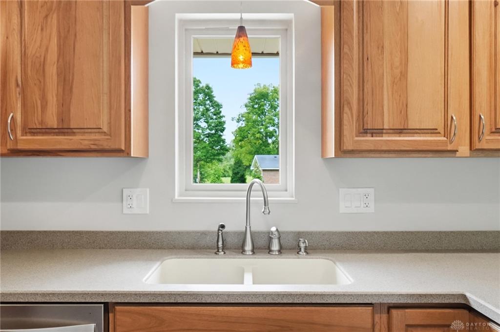 3977 Rexford Property Photo 15