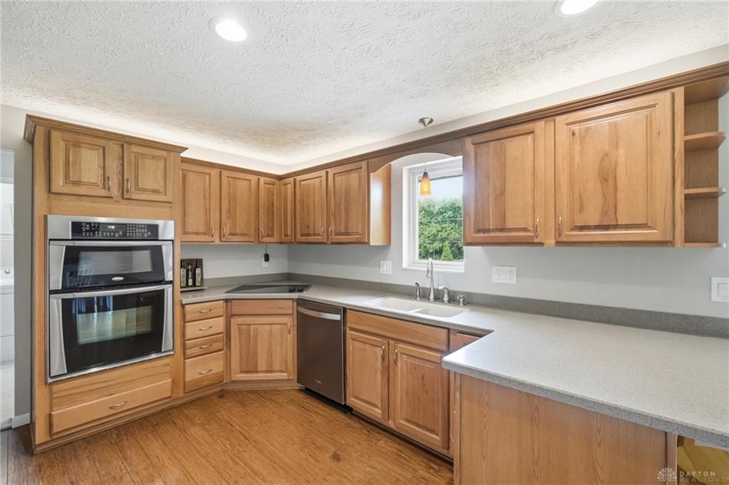 3977 Rexford Property Photo 16
