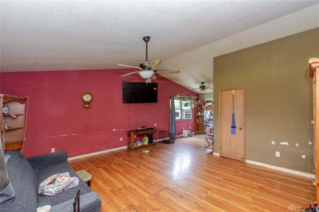 32 Valhalla Property Photo 5