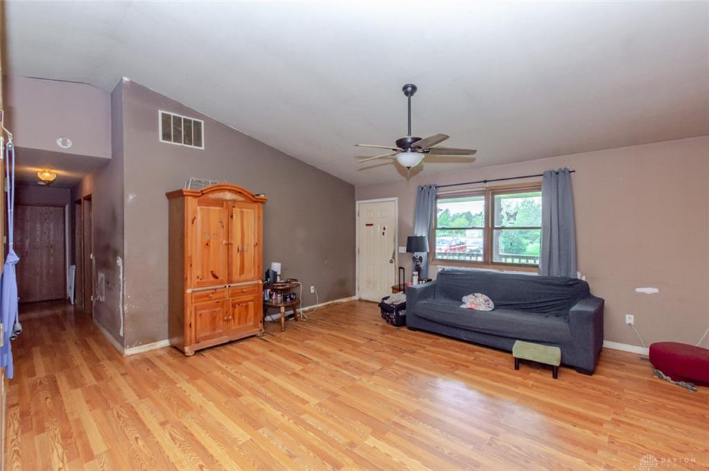 32 Valhalla Property Photo 6