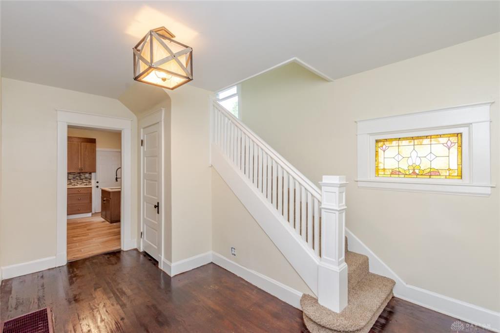 110 N Sutphin Property Photo 6