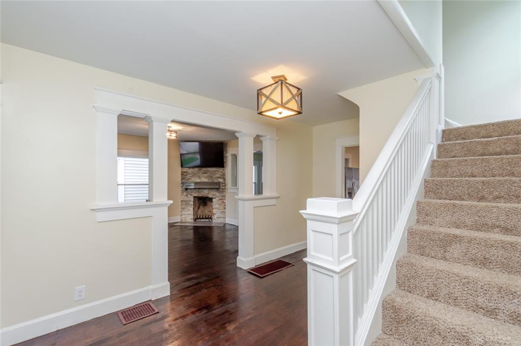 110 N Sutphin Property Photo 7