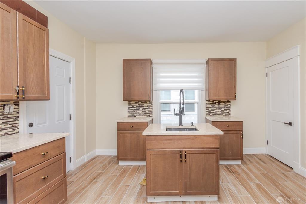110 N Sutphin Property Photo 18