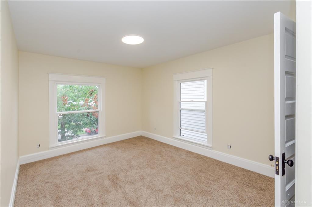110 N Sutphin Property Photo 25
