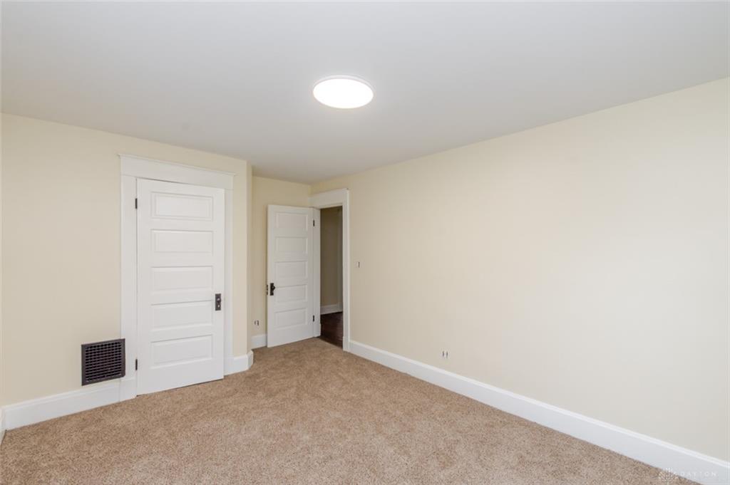 110 N Sutphin Property Photo 26
