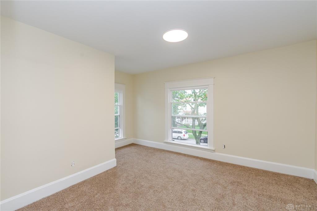 110 N Sutphin Property Photo 27